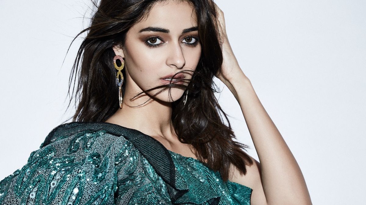 जयपुर,  आमेर महल,  अनन्या पांडे,  भूमि पेडनेकर,  फैशन शो,  बॉलीवुड,  डिजाइनर कलेक्शन,  भारतीय परंपरा,  रॉयल अंदाज,  राजस्थान