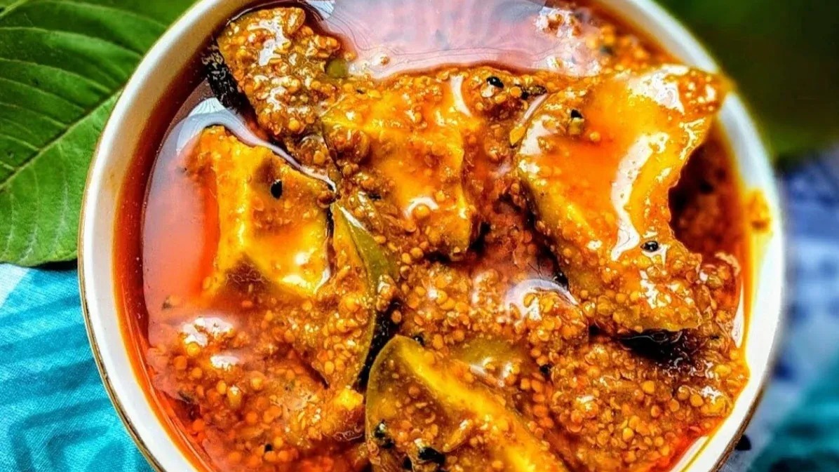 अचार फफूंद,  अचार खराब होने से बचाने के उपाय,  अचार ताज़ा रखने की टिप्स,  नमक और तेल का महत्व,  घरेलू अचार,  अचार लंबी उम्र