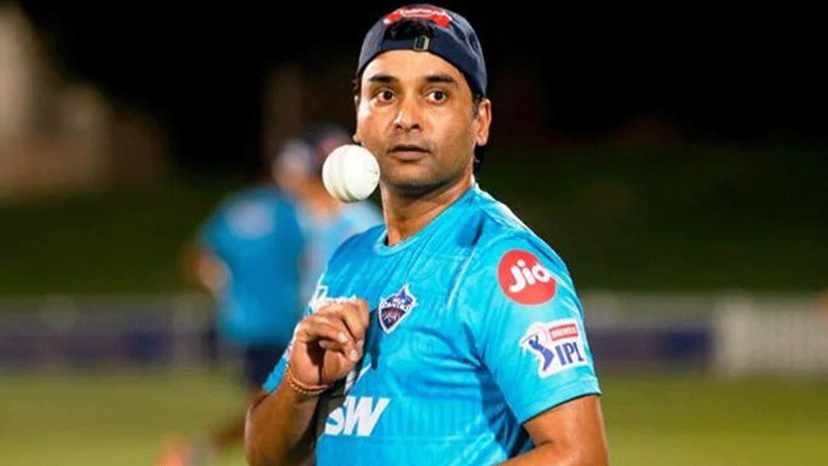 अमित मिश्रा रिटायरमेंट,  भारतीय लेग स्पिनर,  आईपीएल हैट्रिक रिकॉर्ड,  आखिरी इंटरनेशनल मैच 2017,  घरेलू क्रिकेट,  दिल्ली कैपिटल्स,  सनराइजर्स हैदराबाद,  भारतीय क्रिकेट इतिहास,  युवा खिलाड़ियों के लिए प्रेरणा