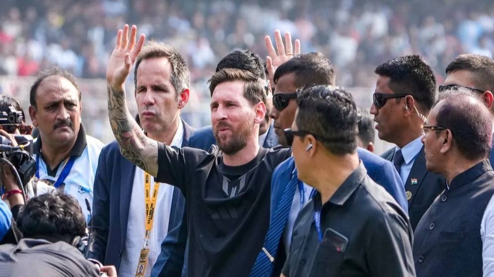 लियोनेल मेसी भारत दौरा,  सॉल्ट लेक स्टेडियम भगदड़,  PIL CBI ED SFIO जांच,  कोलकाता हाईकोर्ट समाचार,  मेसी भारत कार्यक्रम विवाद,  फुटबॉल घटना विवाद,  भारत खेल समाचार,  सुरक्षा खामियों की जांच,  स्टेडियम अराजकता,  कोर्ट केस मेसी कार्यक्रम