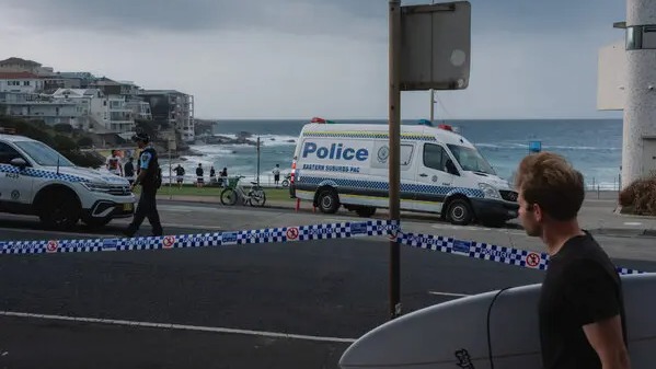 बॉन्डी बीच हमला,  Bondi Beach attack,  ऑस्ट्रेलिया समाचार,  हमले के पीड़ित,  हमले के संदिग्ध,  सुरक्षा समाचार,  Bondi Beach incident,  ऑस्ट्रेलिया अपराध,  न्यूज़ अपडेट हिंदी,  पुलिस जांच बॉन्डी बीच